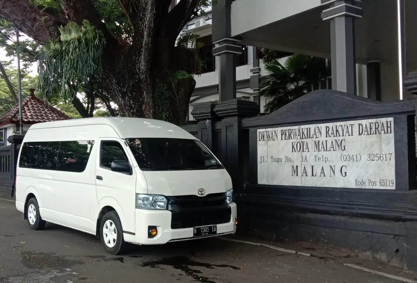 Keunggulan HiAce Commuter, Sewa hiace malang, Sewa HiAce Malang untuk Rombongan, Rental HiAce Commuter, HiAce Commuter Malang, Mengenal HiAce dan keunggulannya, Tips Menentukan Jenis HiAce, Harga Sewa HiAce Murah di Malang