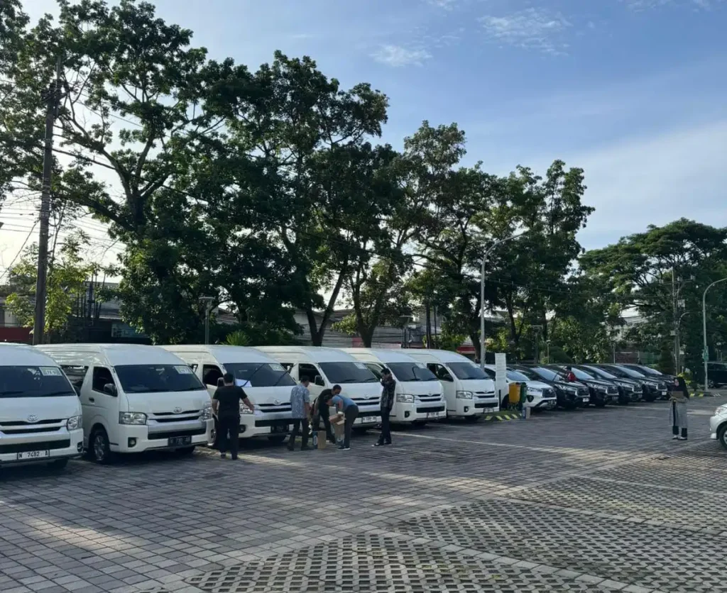 Sewa HiAce Commuter