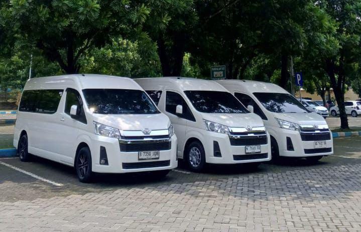 Sewa Mobil HiAce, HiAce Malang, Perbedaan Hiace Premio dan Luxury, Sewa HiAce Luxury Malang Batu