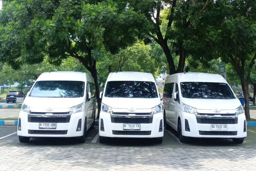 Sewa Mobil HiAce