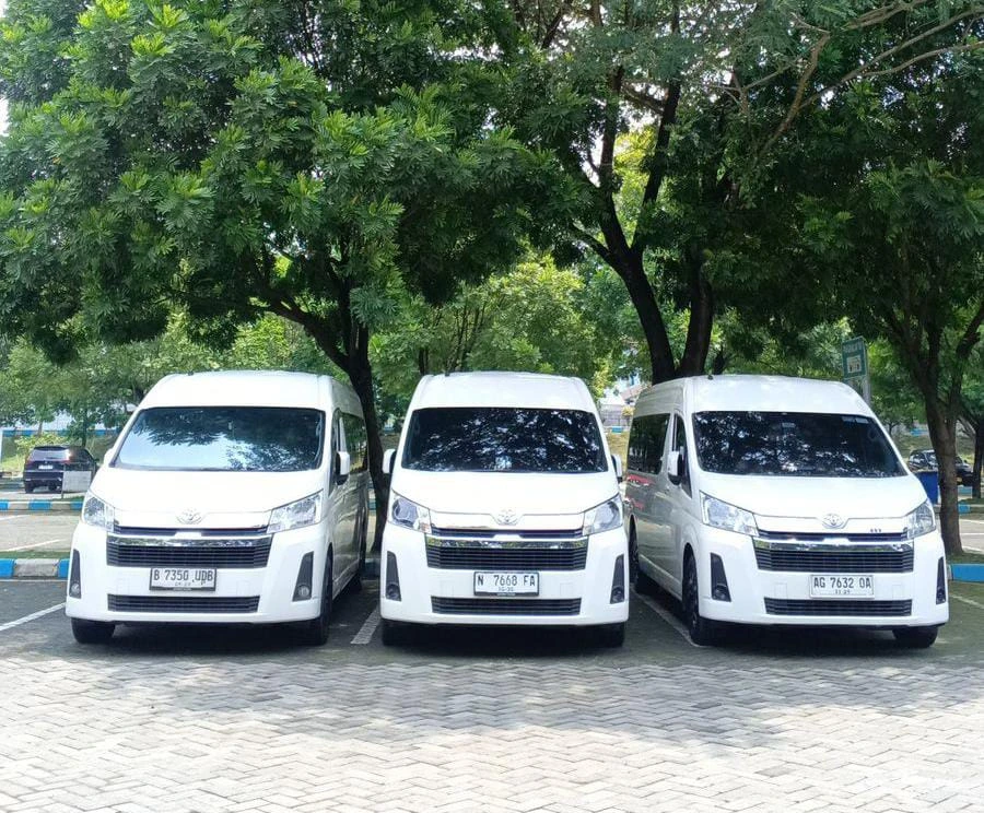Sewa Mobil HiAce