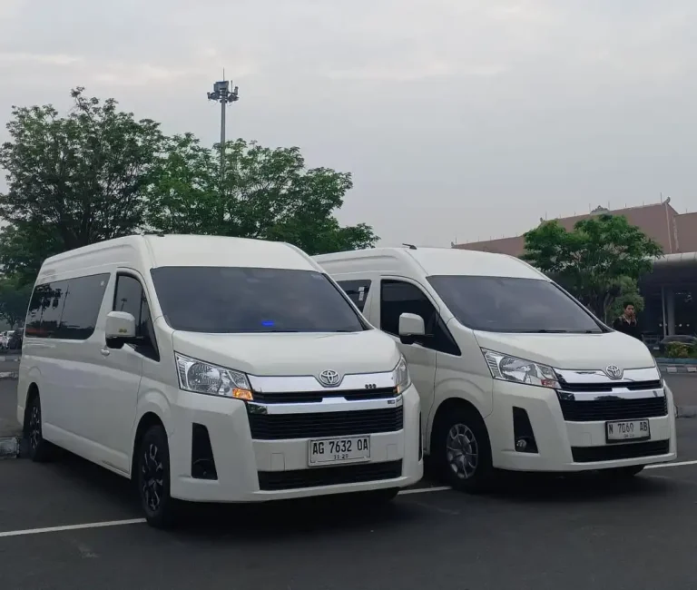 Sewa HiAce Malang Plus Driver, Sewa Hiace Malang untuk Rombongan: Solusi Transportasi Nyaman, Aman, dan Ekonomis, Perbedaan HiAce Luxury, Premio, dan Commuter, Sewa HiAce Malang Batu