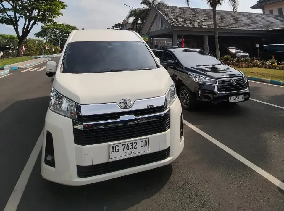 Sewa HiAce Malang Murah