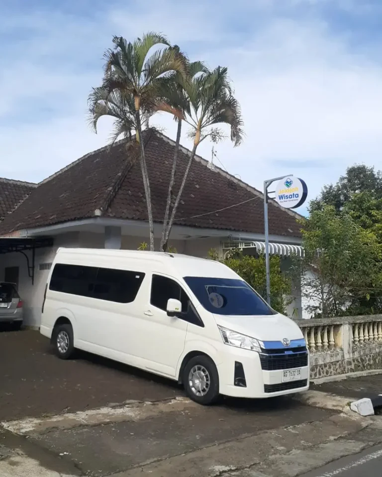 Rental HiAce Malang
