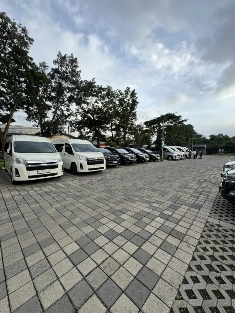 Keunggulan HiAce Commuter, Cari Sewa HiAce Malang