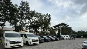 Perbedaan Hiace Premio dan Luxury, Rekomendasi HiAce Malang