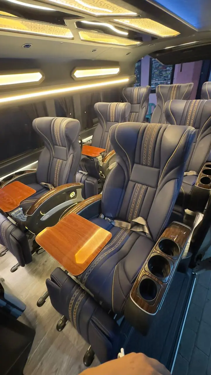 Kelebihan Sewa HiAce Luxury