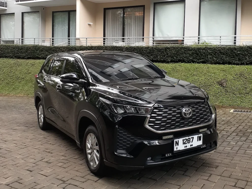 Perbedaan Innova Reborn dan Zenix, Mana yang Lebih Cocok, Sewa mobil wisata