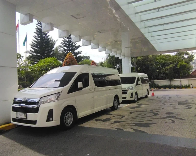 Pusat Sewa Hiace Premio Malang