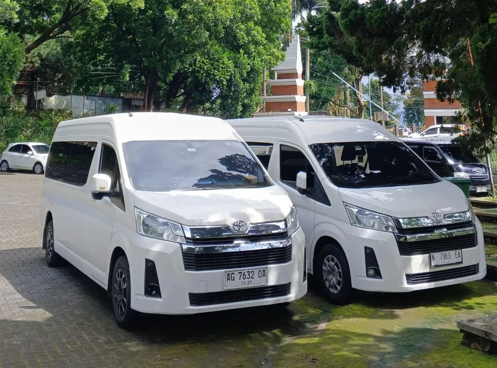 sewa HiAce murah