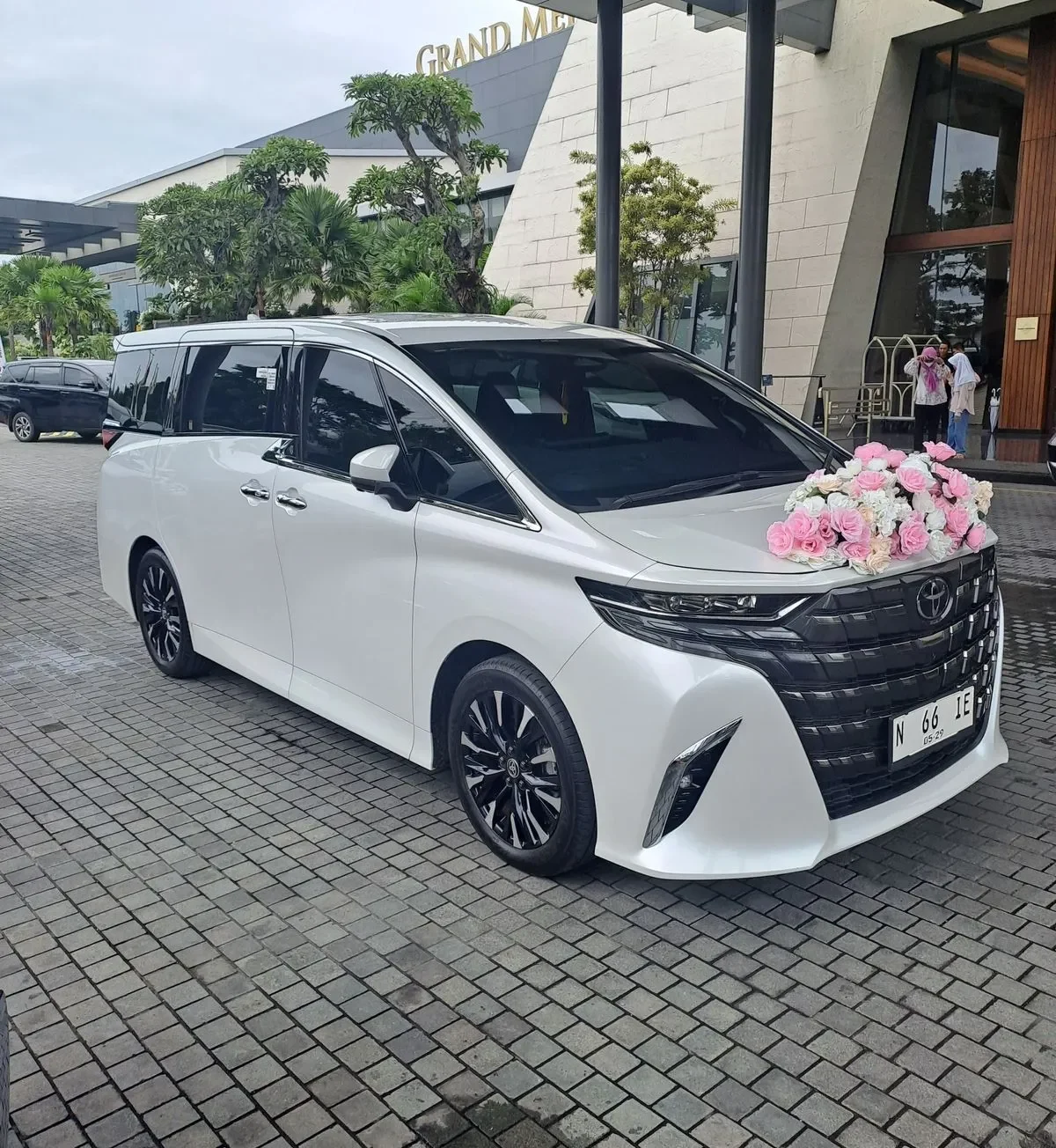 Rental New Alphard Hybrid 2026 Malang