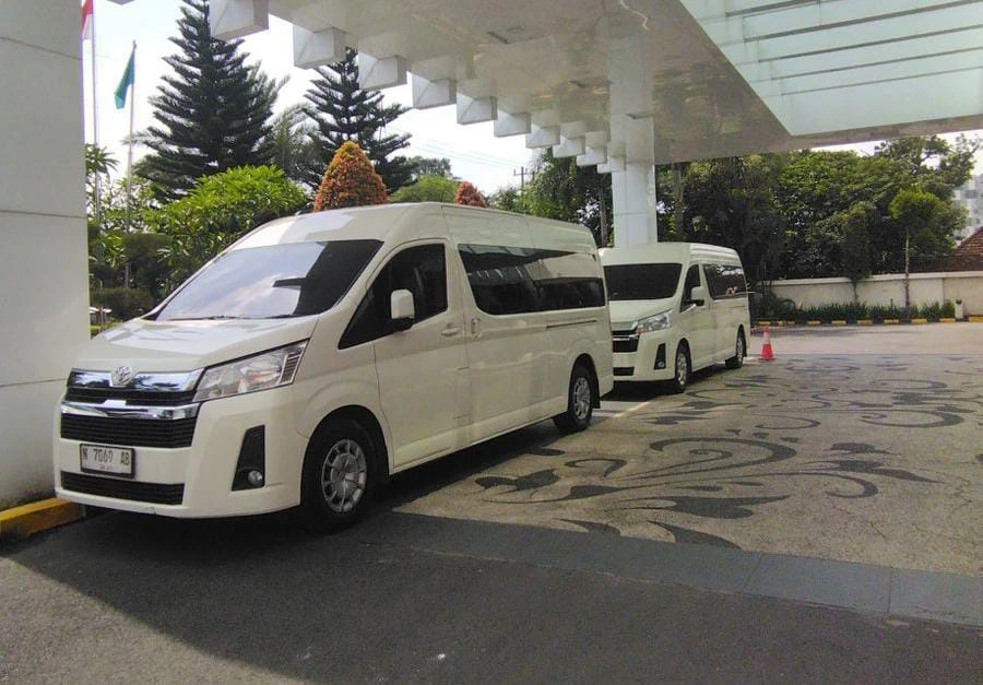 Sewa HiAce untuk Gathering, Sewa Mobil Pengantin di Malang 