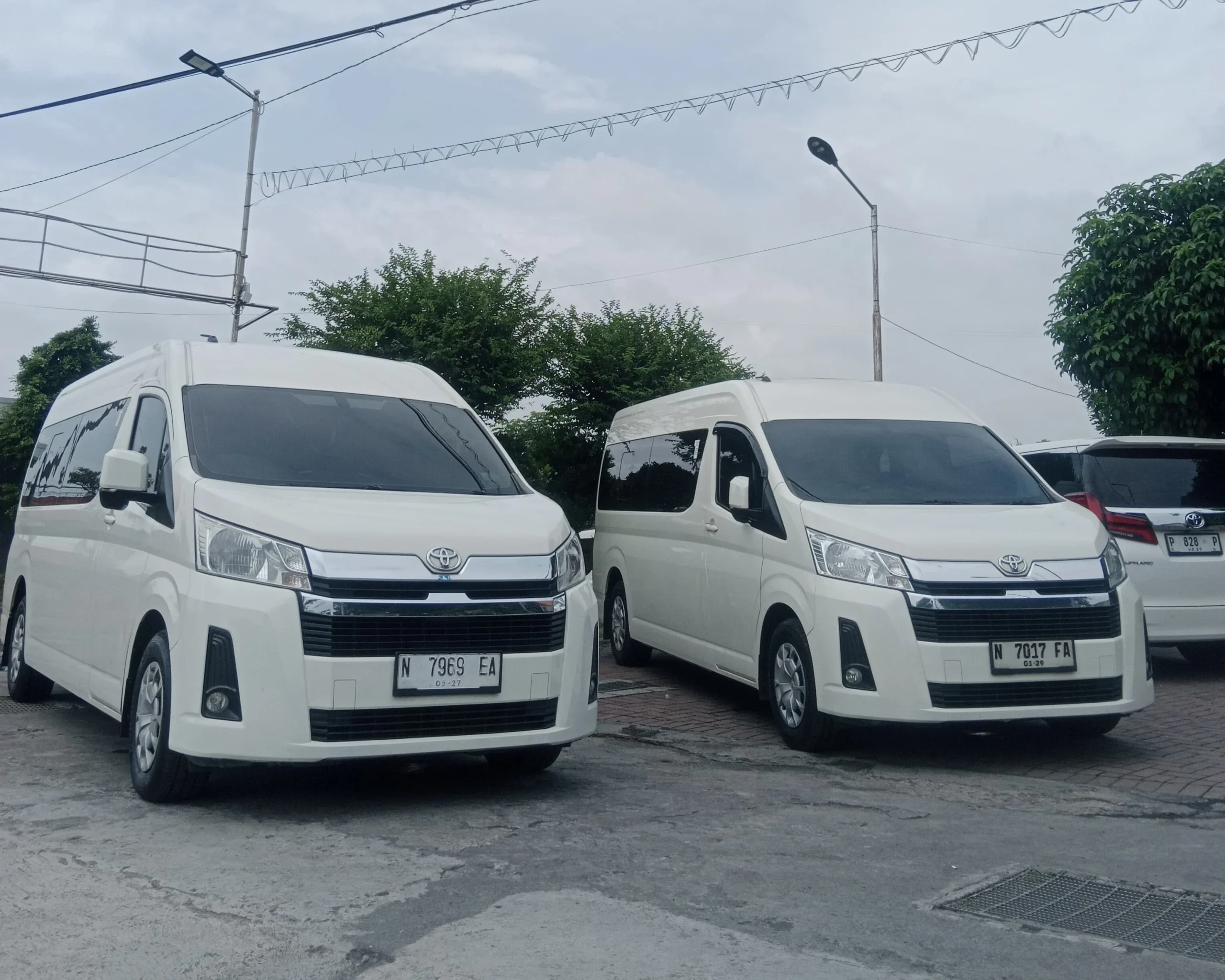 Pusat Sewa Hiace Premio Malang
